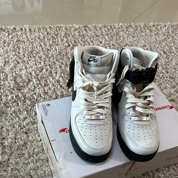 Nike Black and White Leather Sneakers - Picture 3 of 6